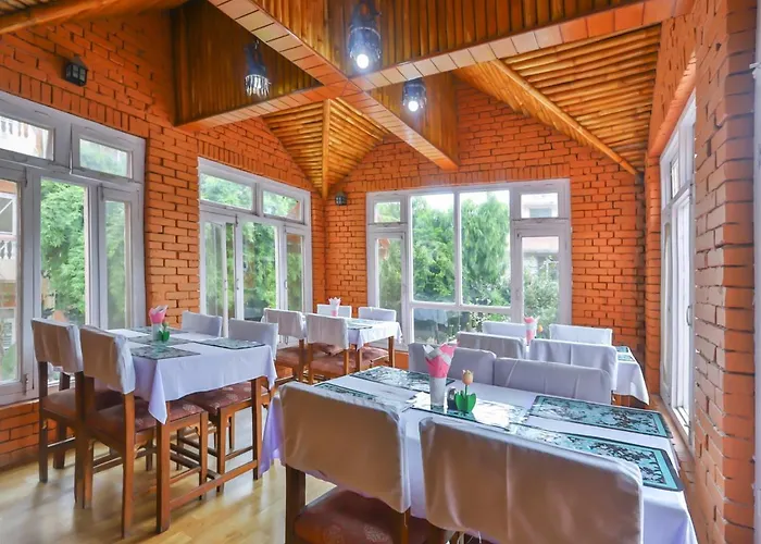 Spot On 625 Melungtse Hotel 3*